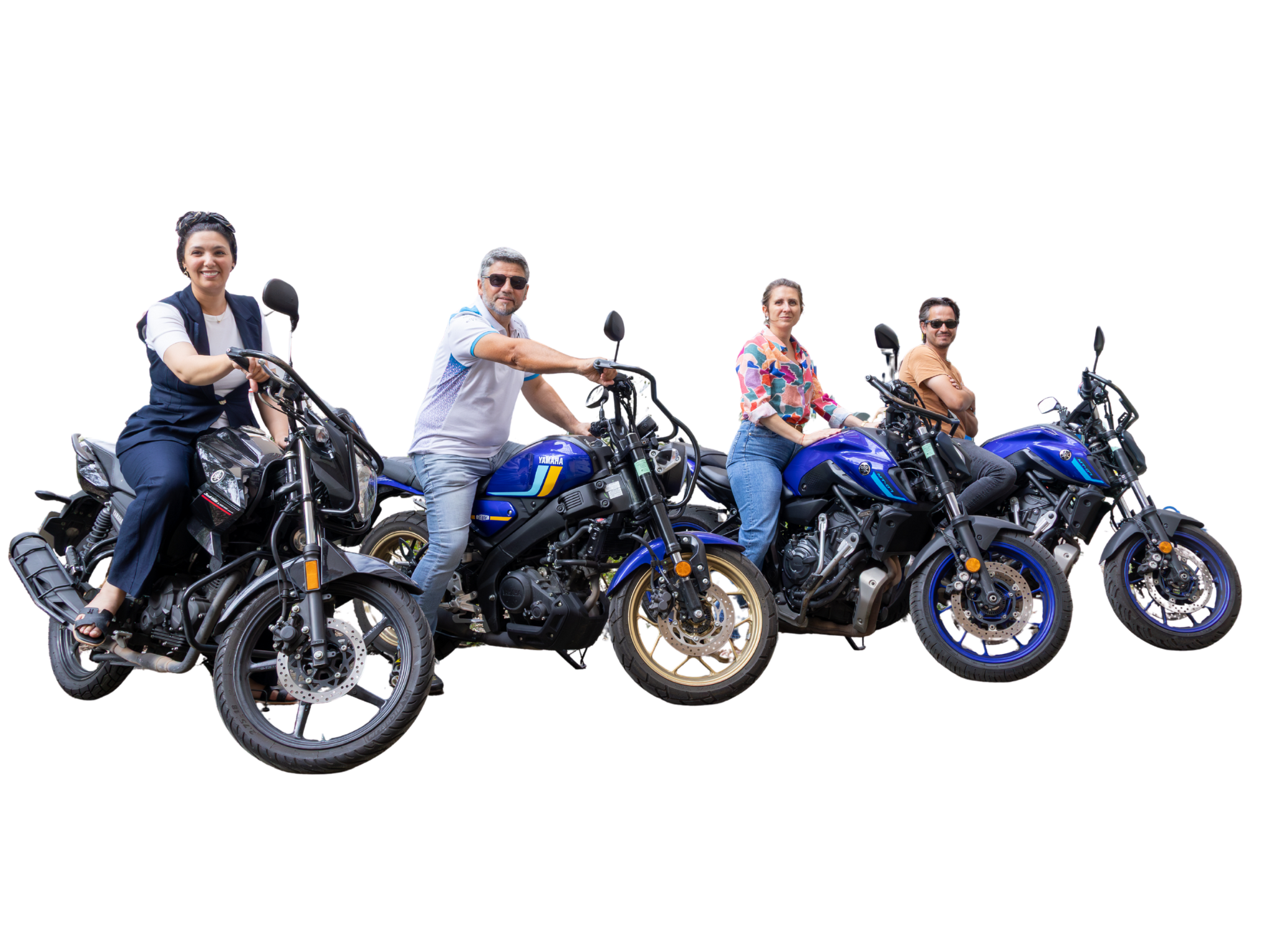 photo-equipe-fun-soltani-moto "L'équipe pédagogique de l'Auto-école Soltani à Orléans devant leur voiture de formation